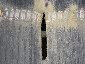 撕裂的输送带 撕裂的输送带